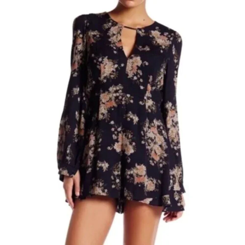 ASTR The Label Floral Keyhole Long Sleeves Romper Size Medium Blue